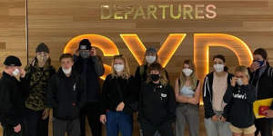 The group of 11 Australian skaters,as well as staff,flew out from Sydney on May 3 to California before travelling to the Dew Tour in Iowa in an effort to qualify for the Olympics. 