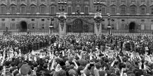 A vast crowd assembles in front of Buckingham Palace,London to cheer Britain's Royal family as they come out on the balcony,centre,minutes after the official announcement of Germany's unconditional surrender in World War II on May 8,1945. 