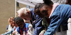 The King also met schoolchildren at an event in Harlem,New York.