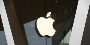 Apple’s change will mean small businesses can accept credit card payments by downloading an app.