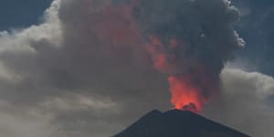 Monday flights on schedule as Bali volcano erupts