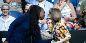 Anna Wintour (right) greets tennis champion Venus Williams in Serena Williams'player's box at the Australian Open.