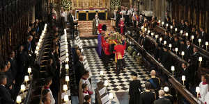 The Queen’s coffin arrives for the committal service,followed by senior members of the royal family. 