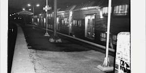 Macdonaldtown station offended the artistic nature of John Baxter,who in 1986 painted the place pink. He called it “a dull,grey scar on the landscape in the middle of and even larger scar ... an immense industrial wasteland”.