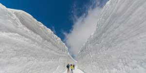 The Tateyama Kurobe Alpine Route involves bus,train,cable car and ropeway.