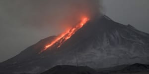 Russian volcano erupts,spewing out a monster cloud of ash
