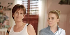 Tess Coleman (Jamie Lee Curtis,left) and her daughter,Anna (Lindsay Lohan,right) in Disney’s 2003 hit,Freaky Friday.