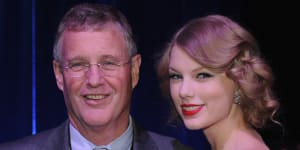 Taylor Swift’s father,Scott Swift,will face no charges after being accused of assaulting a paparazzo in Sydney.
