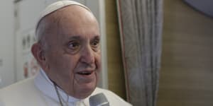 Pope gives fathers working at Vatican three-day paternity leave