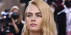 Cara Delevigne chose not to cover her psoriasis at the 2022 Met Gala. 
