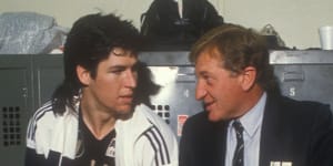Carlton captain Stephen Kernahan with Elliott in 1988. 