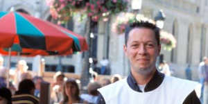 A waiter at Roi d'Espagne.
