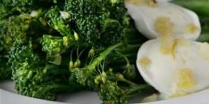 Braised broccolini with mozzarella