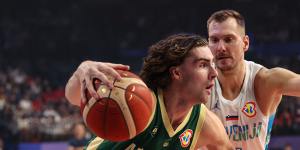 Giddey drives to the basket against Zoran Dragic.