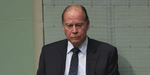 Russell Broadbent offered to resign from the privileges committee to take ultimate responsibility for the leak of its report. 