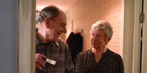 Paul’s parent,Jim (Alun Armstrong) and Jackie (Joanna Bacon),frequently function as comic relief on Breeders.
