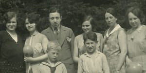 Eddie Jaku (front right) with members of his extended family,1932. He would be the only one to survive the Holocaust. 