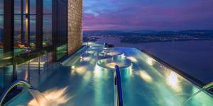 Float like an angel in the spa’s infinity pool.