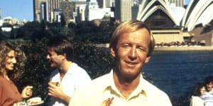 Paul Hogan with a prawn in the 1984 Tourism Australia campaign “Come and say G’day”. 