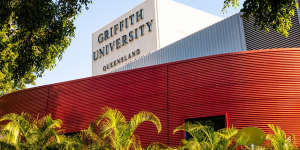 Griffith’s South Bank campus encompasses the Queensland College of Art,the Queensland Conservatorium,Griffith Graduate Centre and the Griffith Film School.