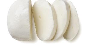 Tip:don’t cut the slices of fresh mozzarella too thick.