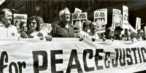 Neville Wran and Tom Uren (third from left) at a nuclear disarmament rally in Sydney in March 1986.