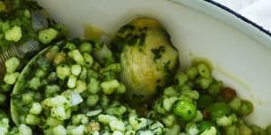 Clams with fregola,peas and parsley pesto
