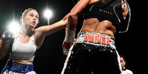 Fighting against Sarah Dwyer. Harris became the reigning Australian female middleweight boxing champion last year and,a few months ago,added the super welterweight champion’s belt. 