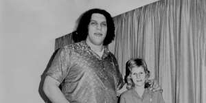 Wrestler Andre the Giant,7ft 5in tall,stands next to hotel employee Wendy Owsinski,19,5ft 9 in tall.