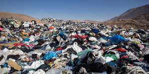 Every year,some 59,000 tons of used and unsold clothing from all over the world is dumped in Chile.