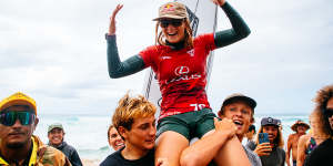 Caitlin Simmers celebrates her first Pipeline Pro win.