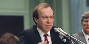 James Hansen,director of NASA’s Goddard Institute for Space Studies in New York,warned the US Congress in 1988 that human-induced global warming was already underway. (This photo taken in 1989.)