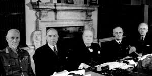 The Conference of Dominion Premiers in London on May 1,1944:(from left) Field Marshall Smuts (South Africa);Mackenzie King (Canada);Winston Churchill,John Curtin,and Peter Fraser (New Zealand). 