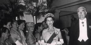 Menzies with the Queen in 1954. 