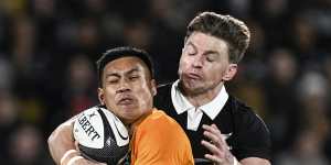 Australia’s Len Ikitau is tackled by New Zealand’s Beauden Barrett,right,during their Rugby Championship match between the All Blacks and the Wallabies in Wellington,New Zealand,Saturday,Sept. 28,2024.(Andrew Cornaga/Photosport via AP)