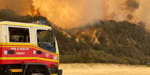 'A threat to all lives':Emergency warning for bushfire on Fraser Island's east coast