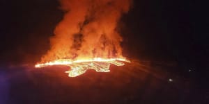Icelandic volcano erupts,spewing lava towards fishing town