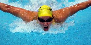 Madam Butterfly:Susie O’Neill with chest high and arms wide in the 200 fly.