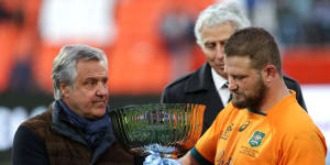 Australia’s captain,James Slipper,takes receipt of the Puma trophy after Australia’s win in Mendoza.