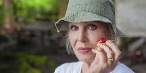 Joanna Lumley visited nutmeg growers during her Spice Trail Adventure.