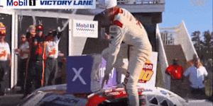 Connor Zilisch breaks his collarbone after falling off his car.