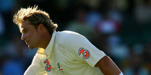 Shane Warne accepts applause from England fans during his final Test in 2007.