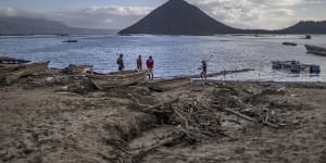 Thousands to return home as Philippine volcano alert lowered