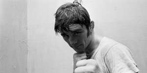 Australian boxer,Johnny Famechon,trains for a title fight.