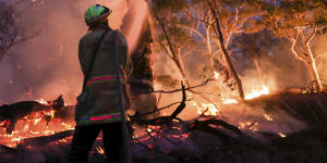 ACT Rural Fire Service and ACT Parks and Conservation tackling the North Black Range Bushfire northwest of Braidwood,NSW,on Thursday 5 December 2019. fedpol Photo:Alex Ellinghausen