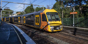 Major delays for Sydney commuters after work train derails