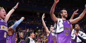 Kings close in on back-to-back NBL crowns after crushing win