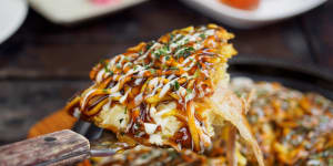 Japan's savoury pancake,okonomiyaki.