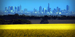 Melbourne’s outward growth threatens to encroach upon viable agricultural land,peri-urban councils warn.