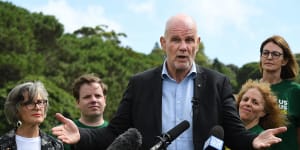“People don’t want a Trump-like figure and they don’t want Shane Warne”;Peter FitzSimons launches a new republic model.